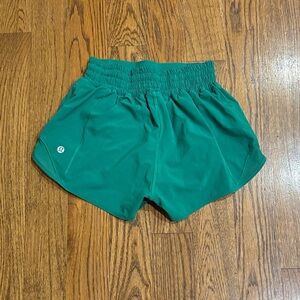 Lululemon High Rise Hotty Hot Shorts 2.5”